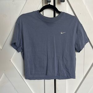 Womens Size Med swoosh crop tee